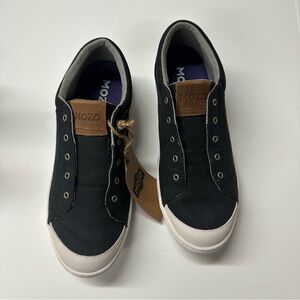 Mozo Women’s Black Canvas Maven Shoes